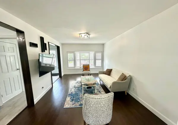 19 Richardson DR, Aurora, ON L4G 1Z2