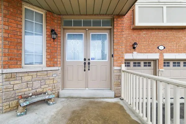 19 Robert Grundy RD, Markham, ON L6C 3A5