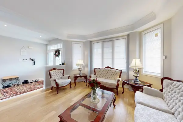 19 Robert Grundy RD, Markham, ON L6C 3A5