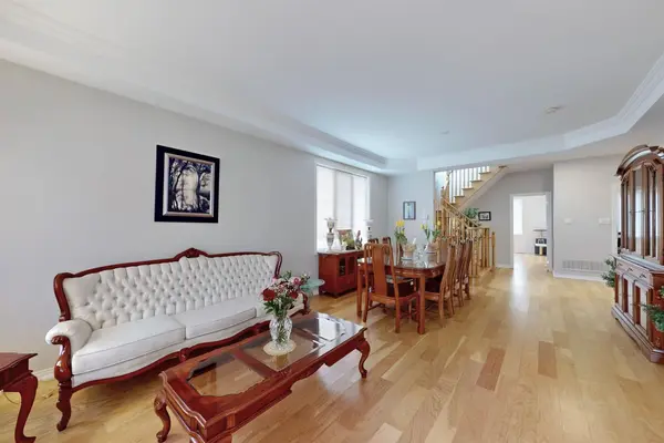 19 Robert Grundy RD, Markham, ON L6C 3A5