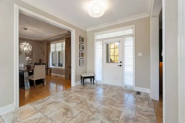 137 Goodman DR, Kanata, ON K2W 1C7