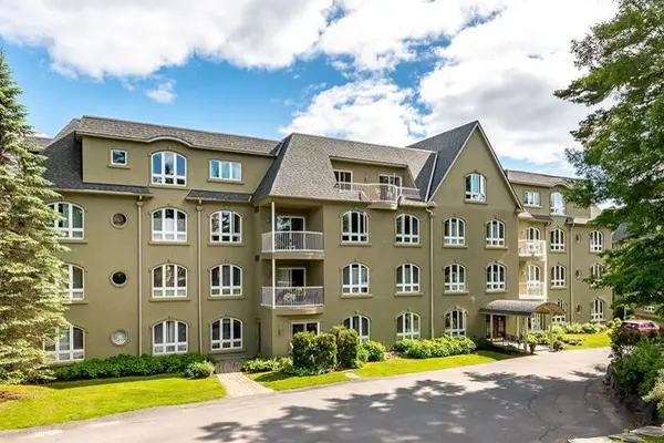 31 Dairy LN #106, Huntsville, ON P1H 2L7