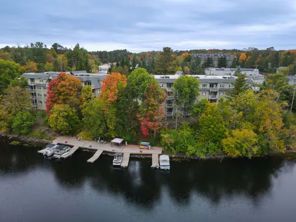 31 Dairy LN #106, Huntsville, ON P1H 2L7