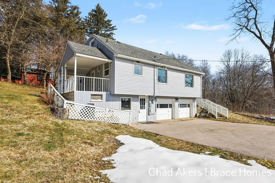 9555 Eastern AVE SE, Gaines Twp, MI 49315