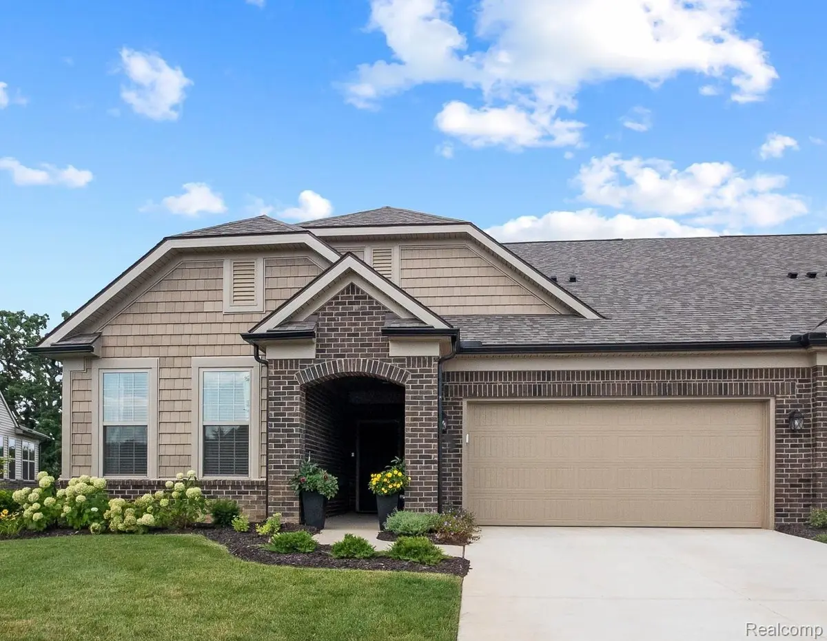 823 Kelpie DR, Pittsfield Charter Township, MI 48108