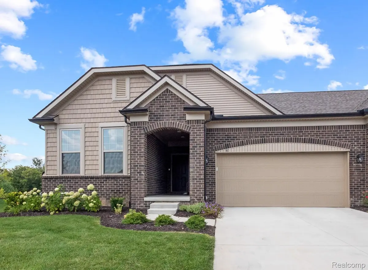 816 Kelpie DR, Pittsfield Charter Township, MI 48108