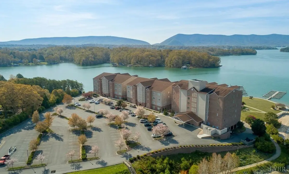 1273 Graves Harbor TRL, Huddleston, VA 24104