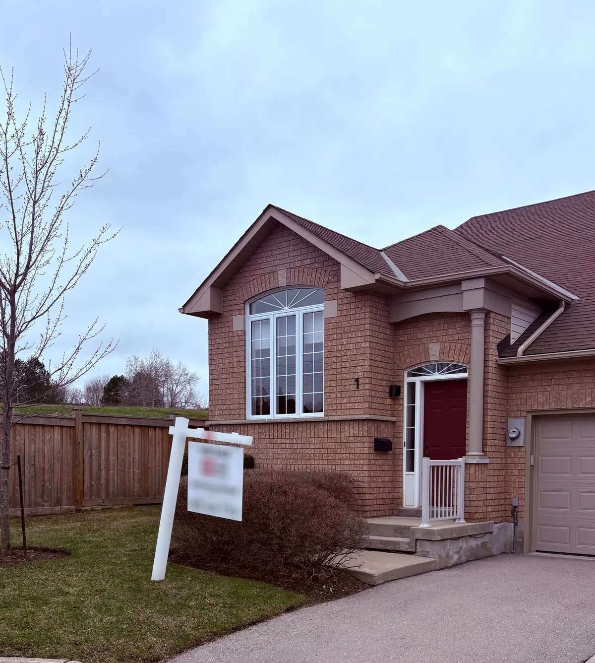 10 Davidson BLVD #1, Hamilton, ON L9H 7N9