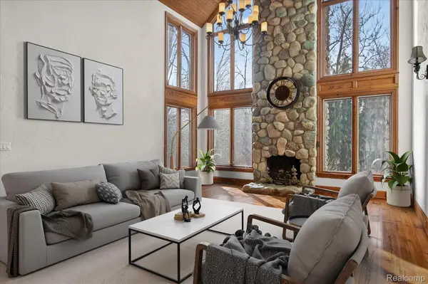 405 Bonnie Brier ST, Birmingham, MI 48009