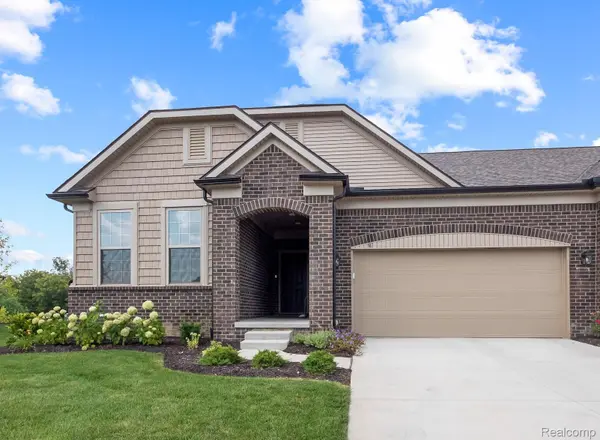 816 Kelpie DR, Pittsfield Charter Township, MI 48108