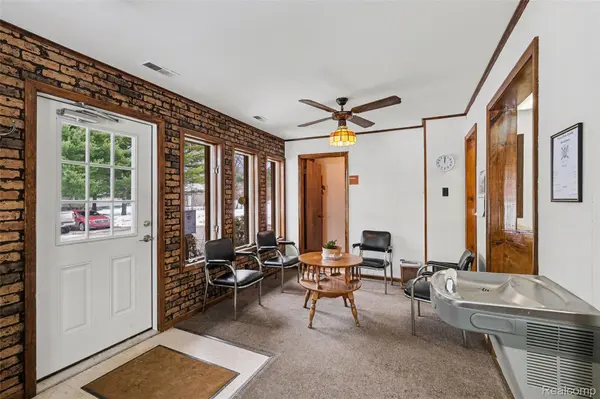 1011 S Graham RD, Flint Charter Township, MI 48532