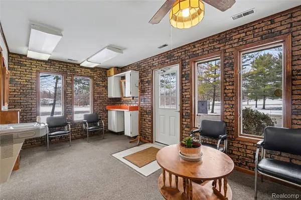 1011 S Graham RD, Flint Charter Township, MI 48532