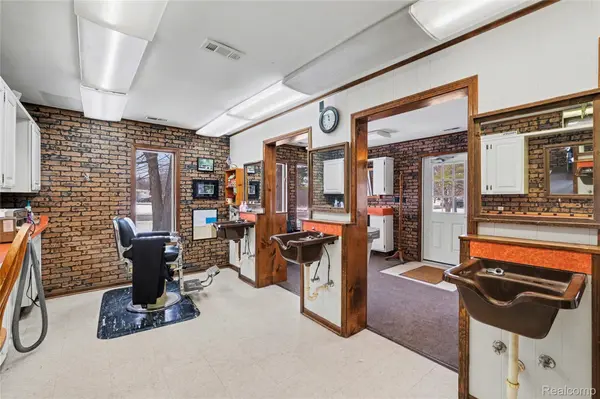 1011 S Graham RD, Flint Charter Township, MI 48532