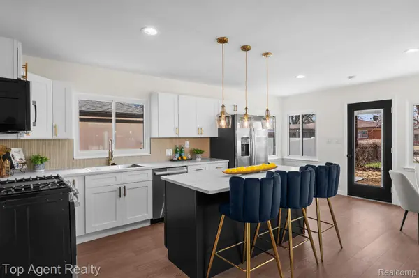 23701 Marlow ST, Oak Park, MI 48237