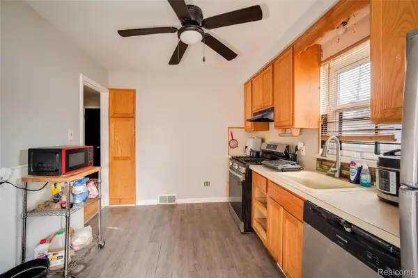 9387 Salem, Redford Charter Township, MI 48239