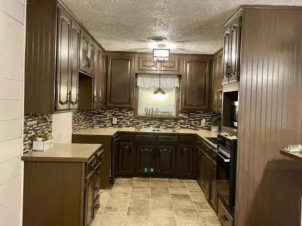 711 Denver Street, Alvord, TX 76225