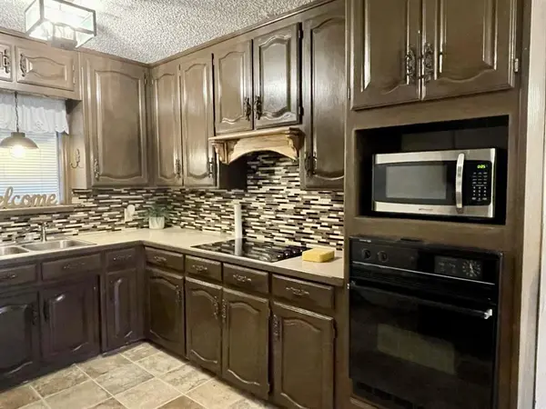 711 Denver Street, Alvord, TX 76225