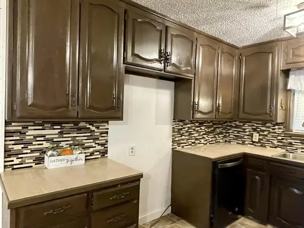 711 Denver Street, Alvord, TX 76225