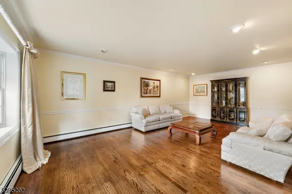 2 Unami Ln, Scotch Plains Twp., NJ 07076