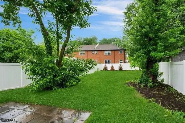 84 Grove St, Somerville Boro, NJ 08876