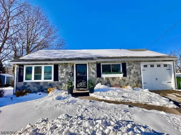 8 Willow Ct, Sayreville Boro, NJ 08859