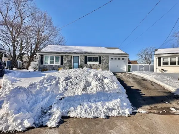 8 Willow Ct, Sayreville Boro, NJ 08859