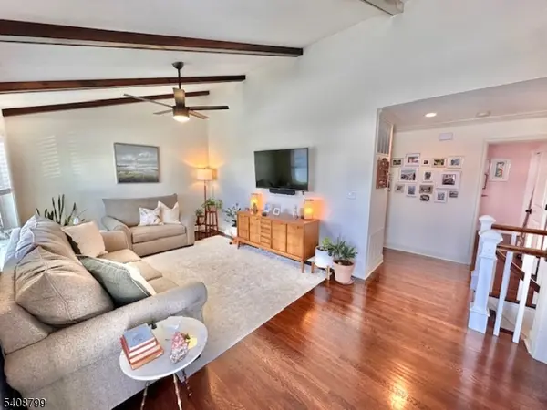 8 Willow Ct, Sayreville Boro, NJ 08859