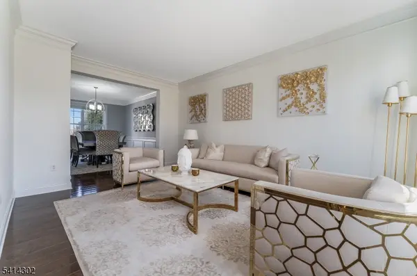 2 Elm Dr, Clinton Twp., NJ 08809