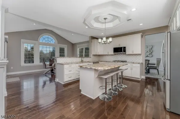 2 Elm Dr, Clinton Twp., NJ 08809