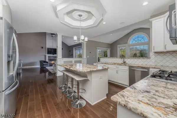 2 Elm Dr, Clinton Twp., NJ 08809