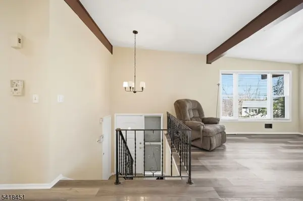 61 Hemlock Rd, Rockaway Boro, NJ 07866