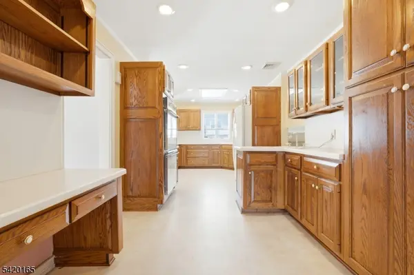 131 Walnut Ave, Clark Twp., NJ 07066