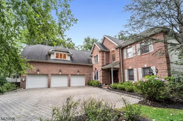 136 Tappan Rd, Norwood Boro, NJ 07648