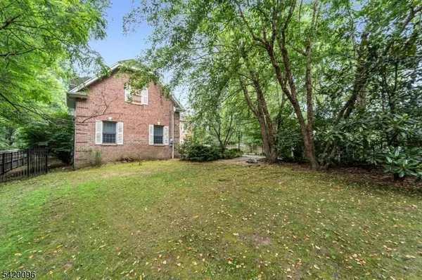 136 Tappan Rd, Norwood Boro, NJ 07648