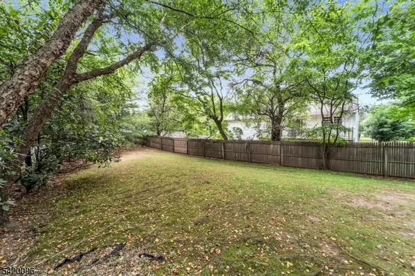 136 Tappan Rd, Norwood Boro, NJ 07648