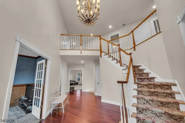 136 Tappan Rd, Norwood Boro, NJ 07648