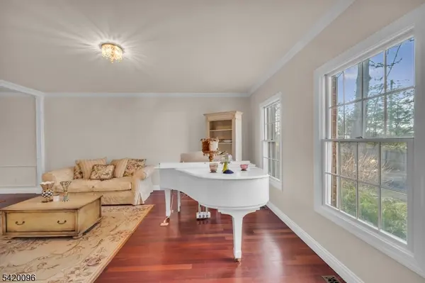 136 Tappan Rd, Norwood Boro, NJ 07648