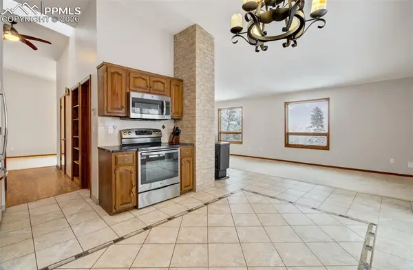 5865 Waterfall LOOP, Manitou Springs, CO 80829