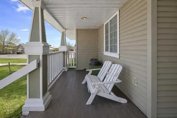 27 Henderson RD NE, Langdon, AB T0J 1X1