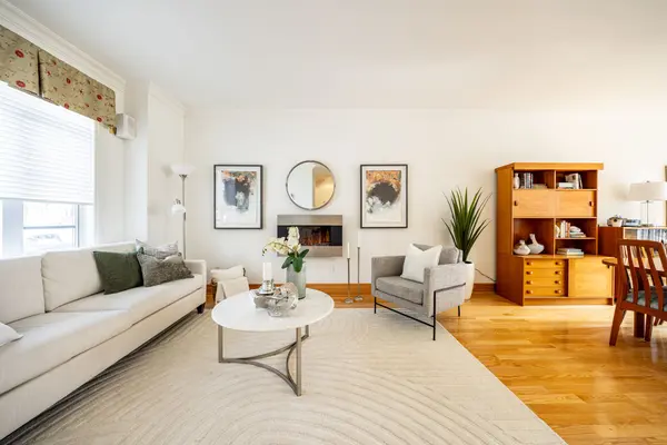 51 Shaftesbury AVE, Toronto C09, ON M4T 3B3