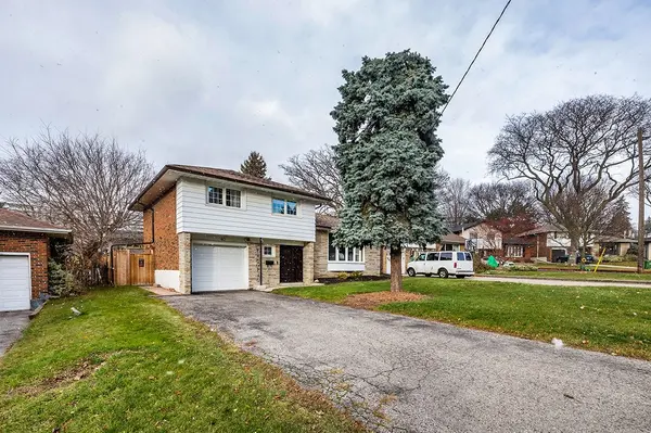 40 Cobham CRES, Toronto C13, ON M4A 1V6