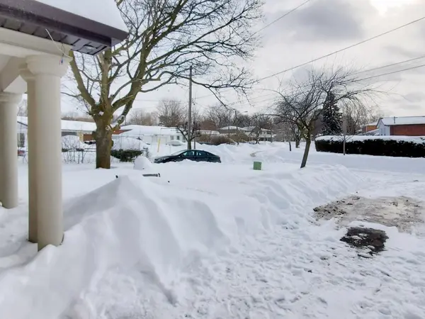 35 Waddington CRES, Toronto C15, ON M2J 2Z9