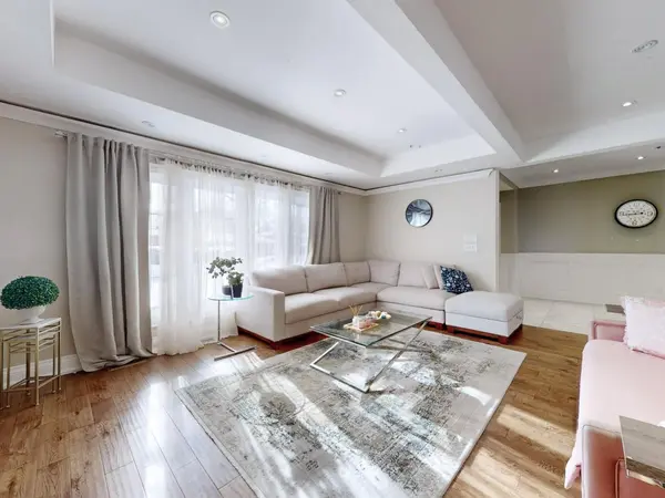 35 Waddington CRES, Toronto C15, ON M2J 2Z9