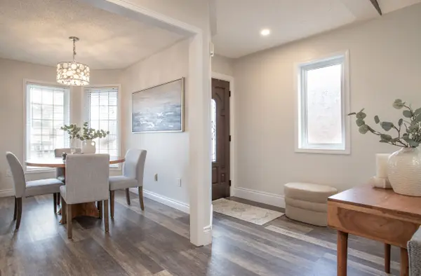 35 Dale Park DR, Clarington, ON L1E 2Z4