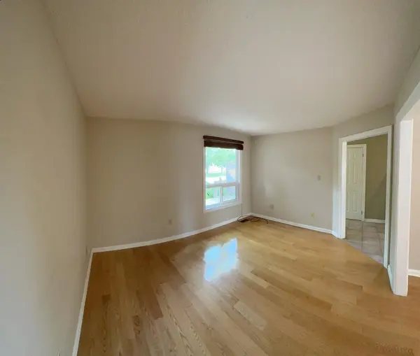 65 Hewitt CRES #Main, Ajax, ON L1S 7A6