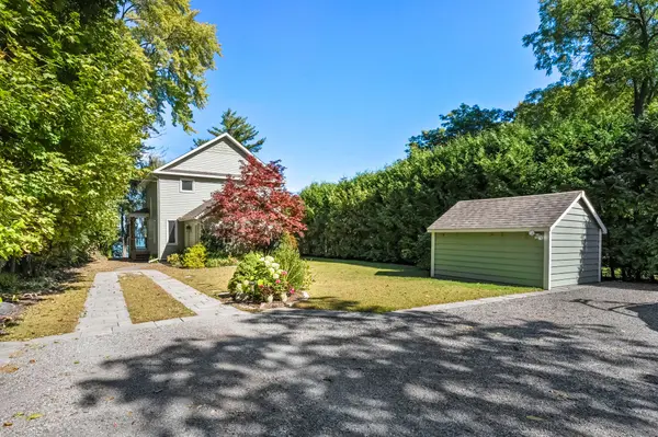 21 Pinery LN, Georgina, ON L0E 1L0