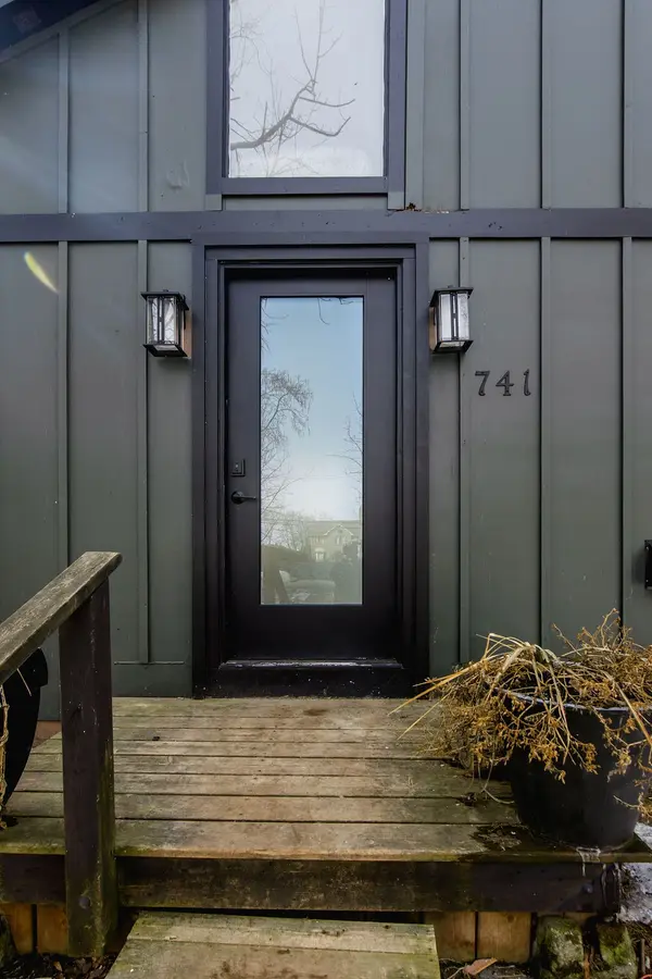 741 Cedarvale DR, Innisfil, ON L9S 4L2