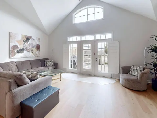 9 Bill Knowles ST, Uxbridge, ON L9P 0E5