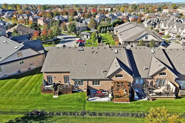 9 Bill Knowles ST, Uxbridge, ON L9P 0E5