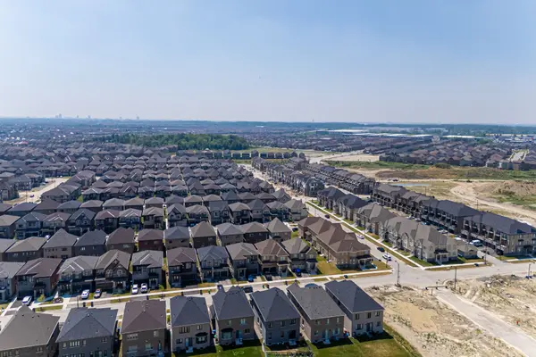 40 Icon ST, Brampton, ON L6R 4E5